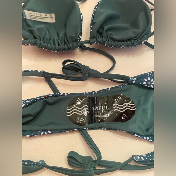 Forever Young Green Reversible Bikini Bathing Suit Swimsuit Size Small - Picture 9 of 10